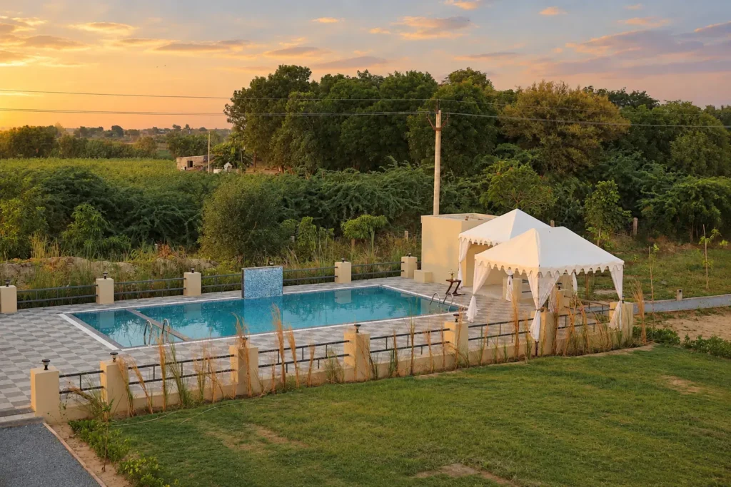 The pool and its gazebo, Jawai Heaven